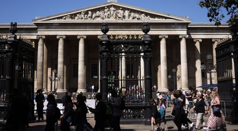 British Museum'un Müdürü Fischer, istifa etti