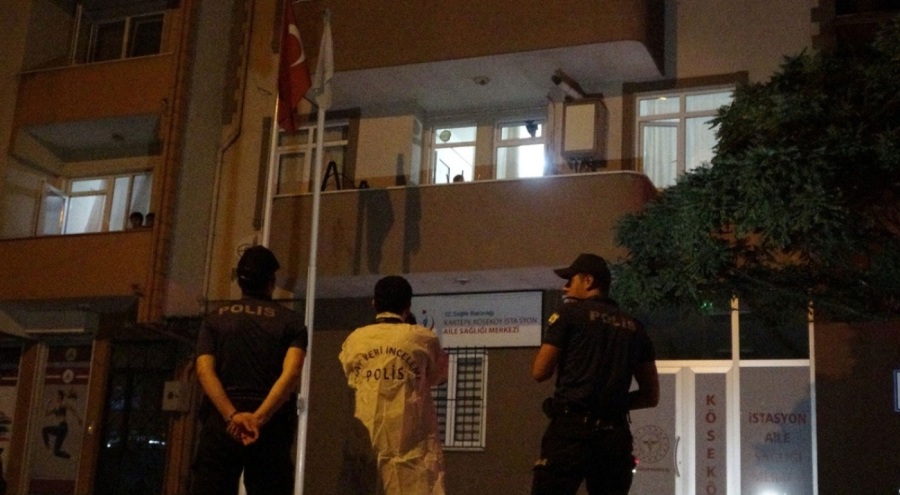 Yolda yürüyen bir kadını katleden erkek, tabancayla kafasına sıkarak intihar etti