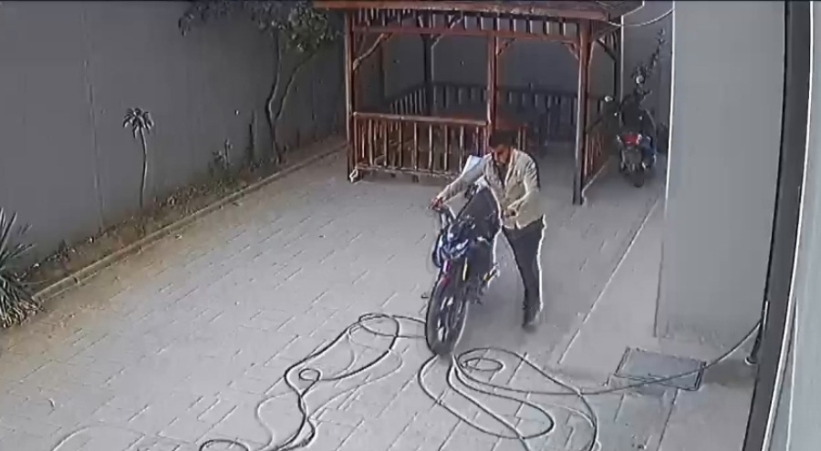 Bursa'da motosiklet hırsızlığı kamerada