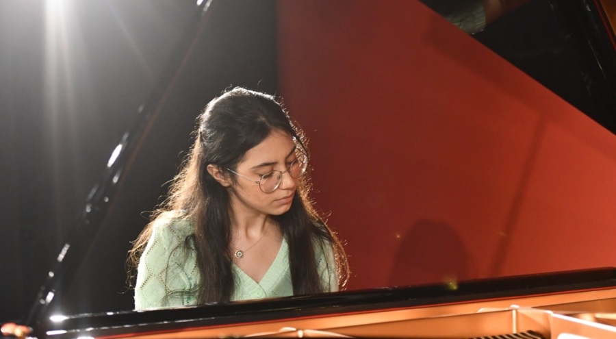 Genç müzisyen Arya Su konser piyanisti olmayı hedefliyor