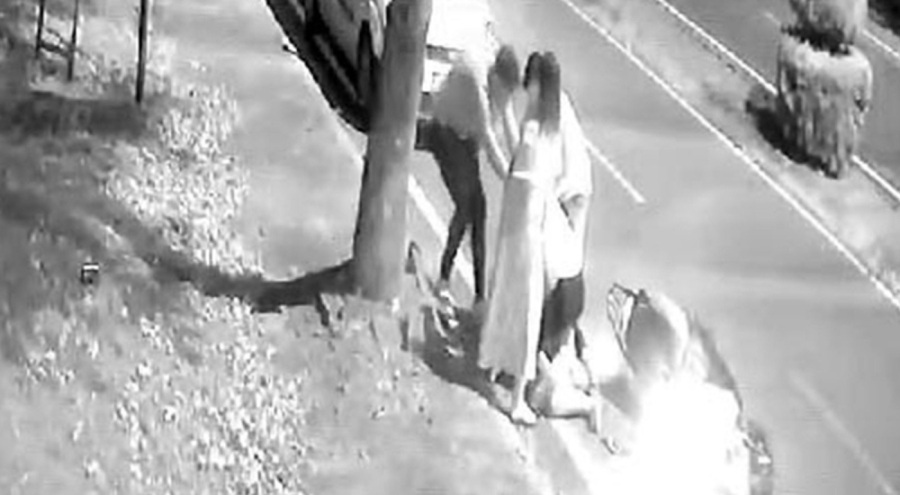 Eşiyle ilişkisi olduğunu iddia eden kadına motosikletle çarptı