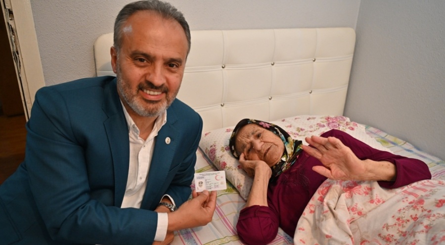 Bursa'da 118 yaşındaki Saadet Al'a tekerlekli sandalye desteği