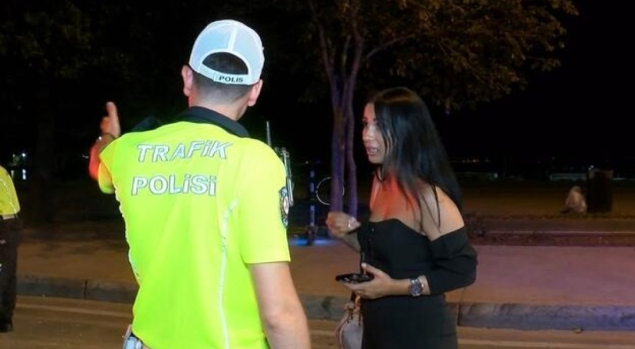 Trafik denetimlerine yakalanan ehliyetsiz sürücü: 'Şimdi ararım ve buraya yığarım'