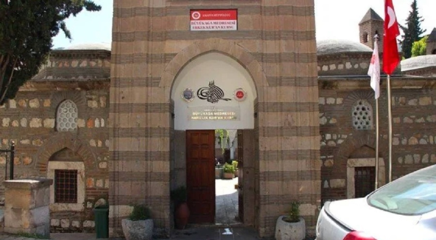 Kuran kursunda öğrenciler, izinsiz pide yedikleri gerekçesiyle sopayla darbedildi!