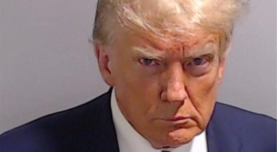 Eski ABD Başkanı Donald Trump'ın sabıka fotoğrafı ticarete dönüştü!