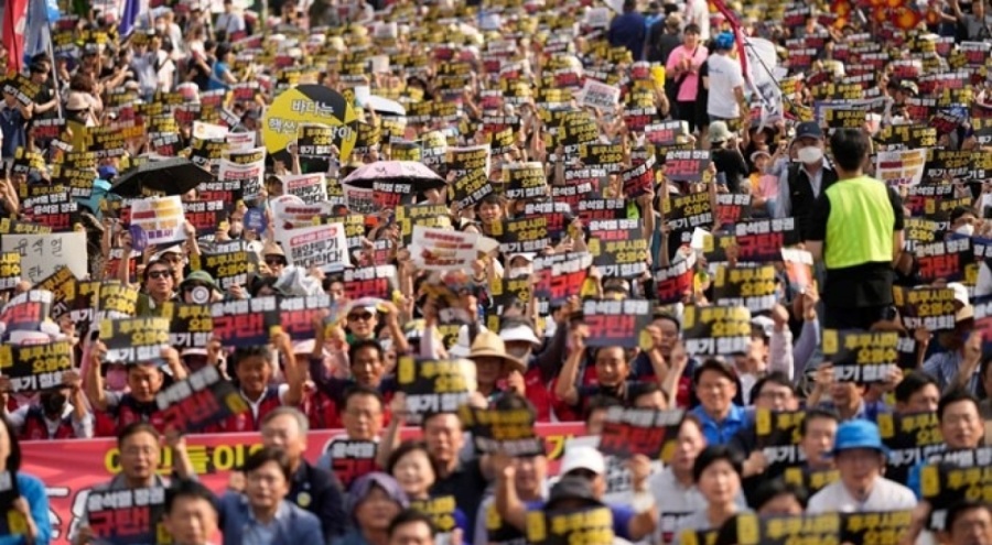 Fukuşima'daki radyoaktif suyun tahliyesine protesto!