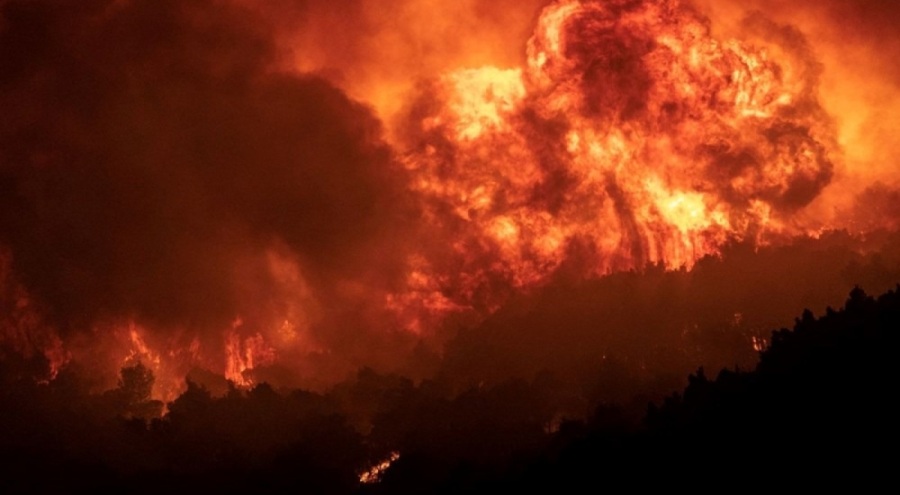 Yunanistan'da yangınlar 8. gününde: Tahliyeler sürüyor