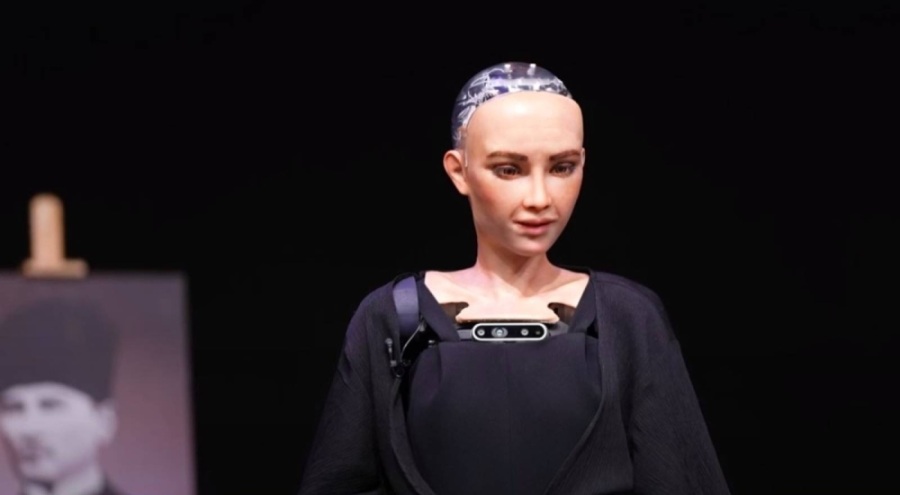Mevzular Açık Mikrofon'da Robot Sophia'dan "Kılıçdaroğlu" sorusuna yanıt