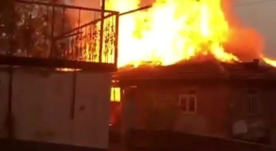 Zonguldak'ta prizde unutulan şarj aleti evi yaktı