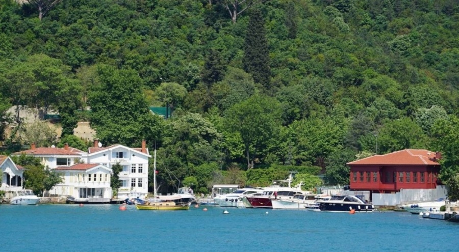 İstanbul Boğazı'nın kırmızısı dudak uçuklattı!