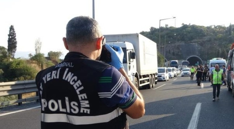 TEM'de ambulanstan atlayan 15 yaşındaki kız çocuğu yaşamını yitirdi