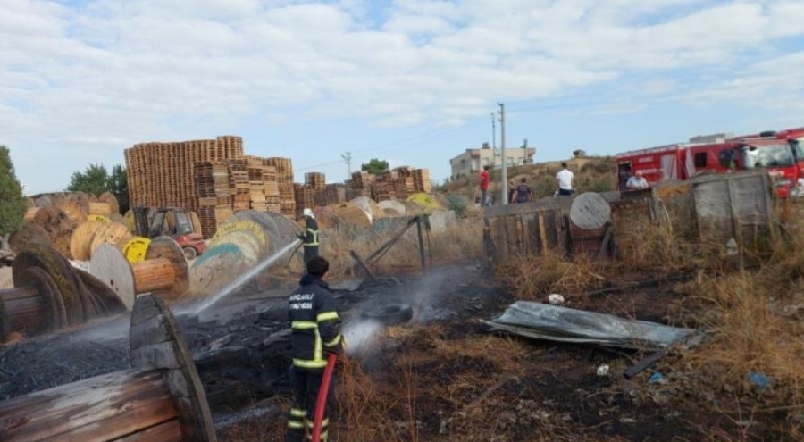Kocaeli'de korkutan yangın! Palet fabrikası alev aldı