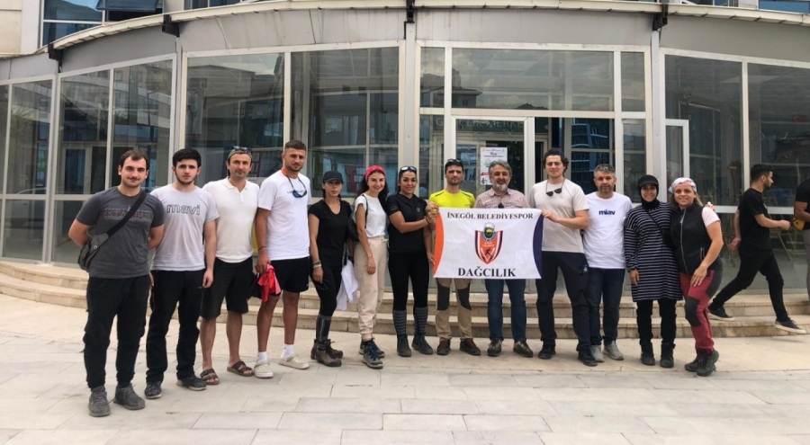 İnegöllü sporcular Cilo Dağı'nda buz tırmanış eğitimine katıldı