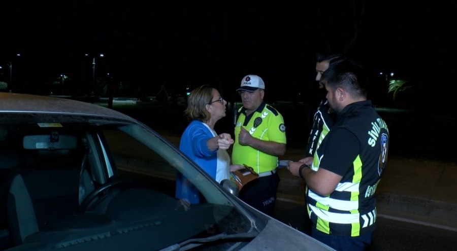 İstanbul'da polis denetiminde zor anlar! "Kadıköy emniyet müdürünü ara, bunların hepsini alsınlar"