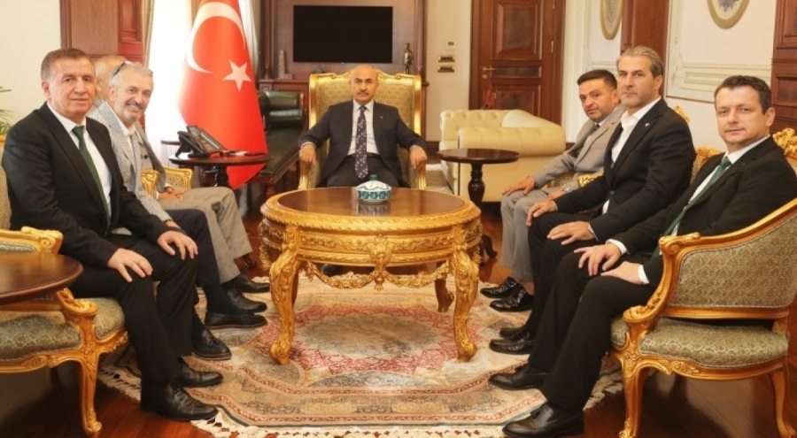 Bursaspor yönetimi, Bursa Valisi Mahmut Demirtaş'a ziyarette bulundu