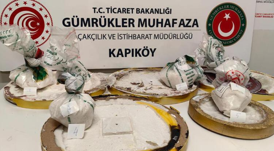 Gümrük kapısında duvar saatlerinin içinde uyuşturucu ele geçirildi