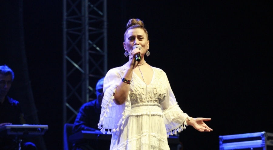 Bursa'daki  Erzurum Şenlikleri'nde Azerin ile final