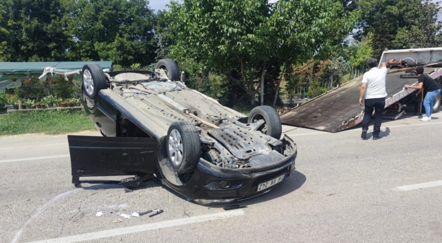 Bursa'da otomobil takla atarak karşı şeride geçti!