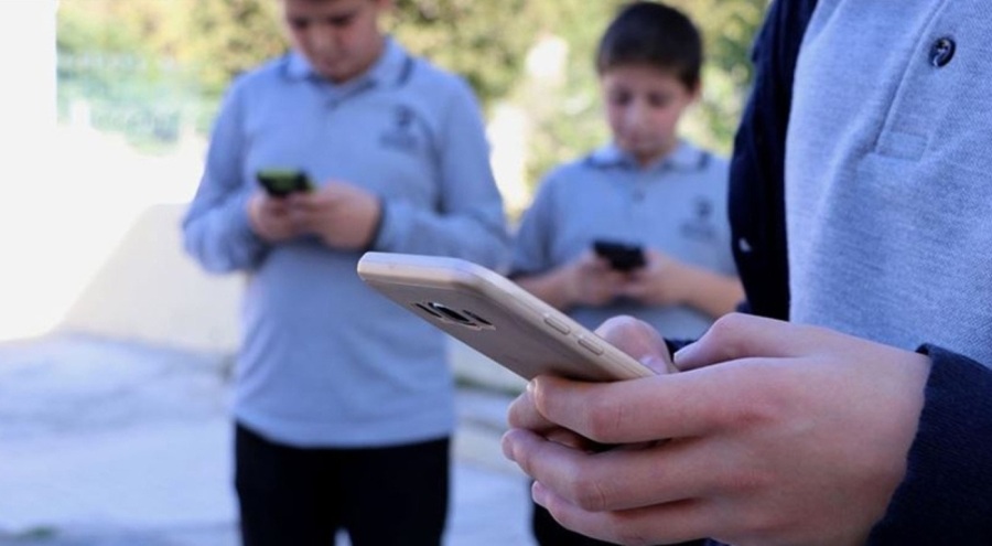 Milli Eğitim Bakanı'ndan okullarda cep telefonu kullanımına ilişkin flaş açıklama