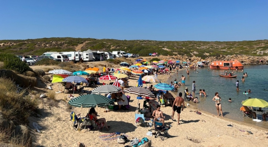 Kuzey Ege'nin turizm merkezi Bozcaada, karavan işgali altında