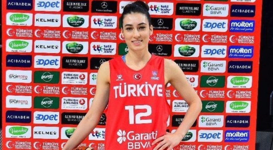 Milli basketbolcu Tuğçe Canıtez, kariyerini noktaladığını duyurdu