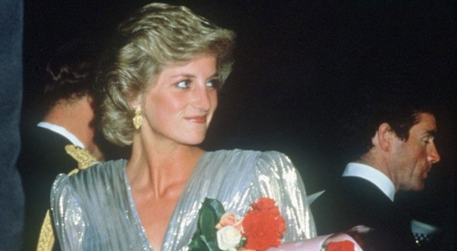 Prenses Diana'nın elbiseleri açık artırmada alıcılarını bekliyor