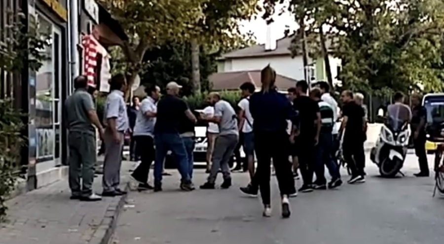 Bursa'da hırsızı önce dövdüler sonra polise teslim ettiler!