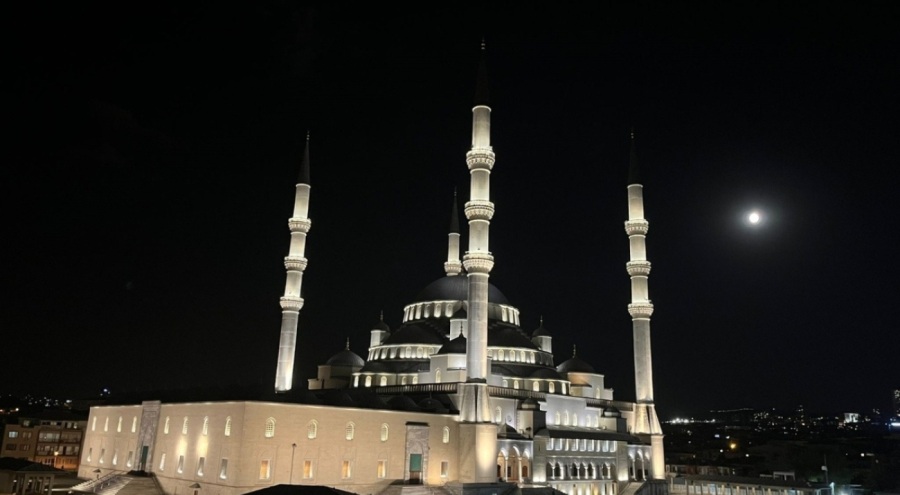 Süper Ay görenleri büyüledi