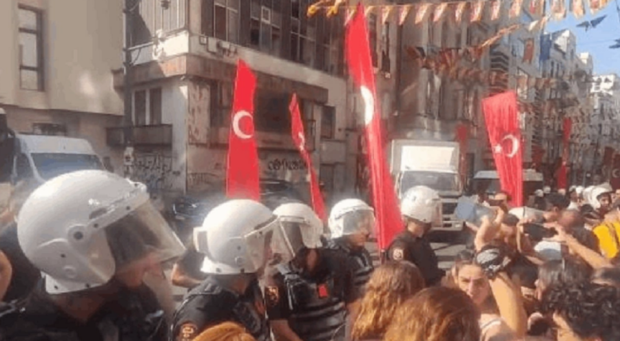 Taksim'de Özel Sektör Öğretmenleri Sendikası'nın eylemine polis müdahalesi