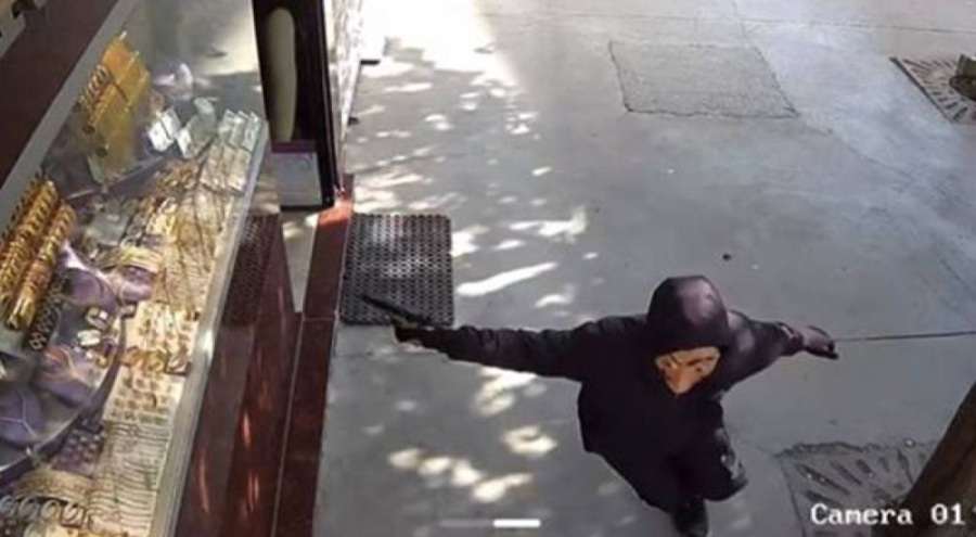 La Casa de Papel İstanbul'da gerçek oldu! Salvador Dali maskesiyle kuyumcu soymaya çalıştılar