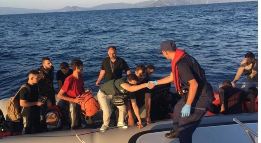 Kuşadası açıklarında 25 kaçak göçmen kurtarıldı