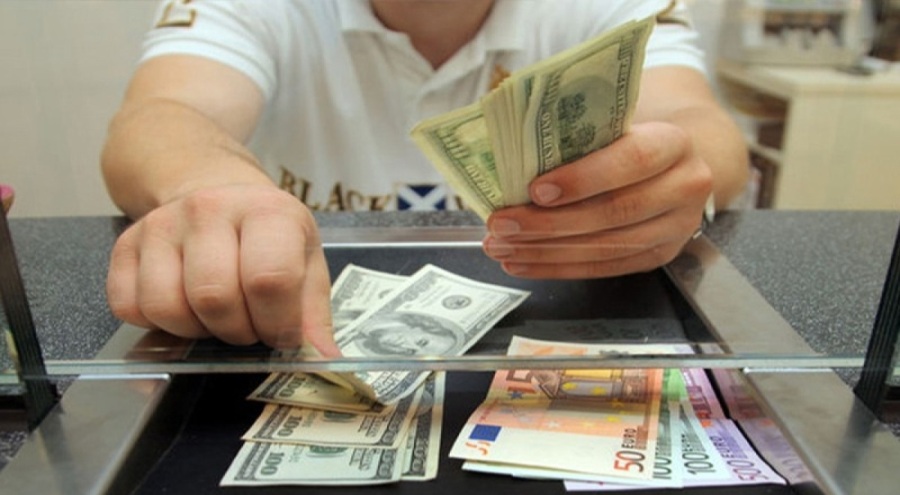 Döviz kurları yatay seyirde