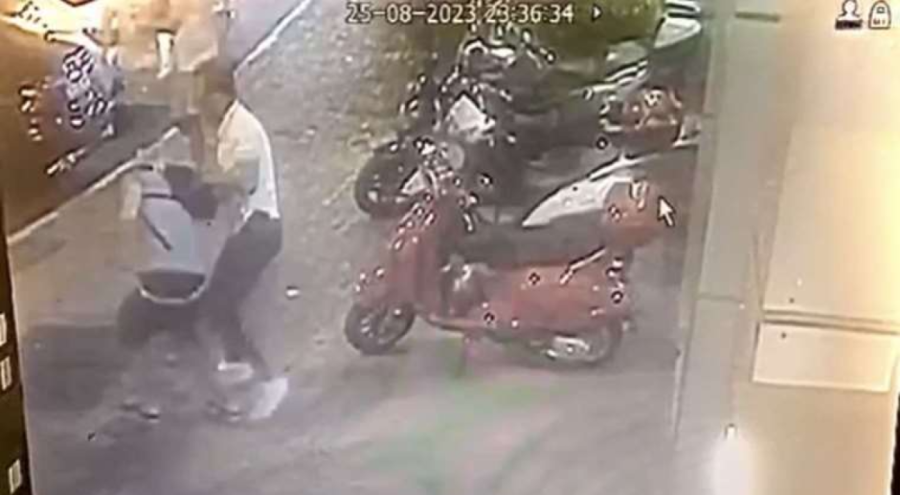 Kediye tekme atan şahsı darbetti: Gerekeni yaptım