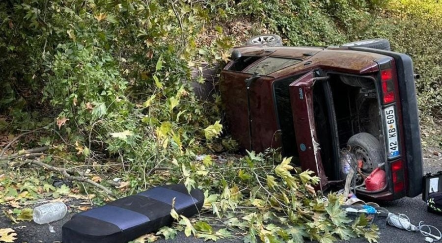 Bursa İnegöl'de devrilen otomobildeki 5 kişi yaralandı