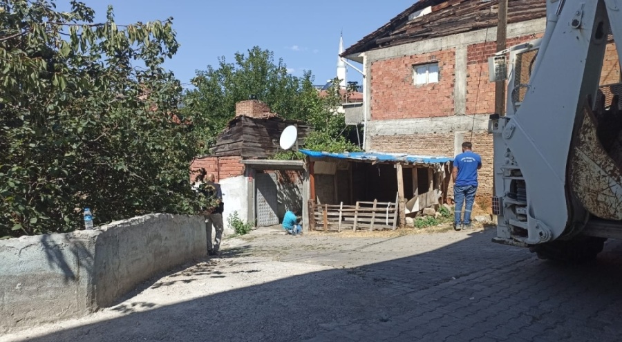 Evin bahçesinde el bombası ihbarı