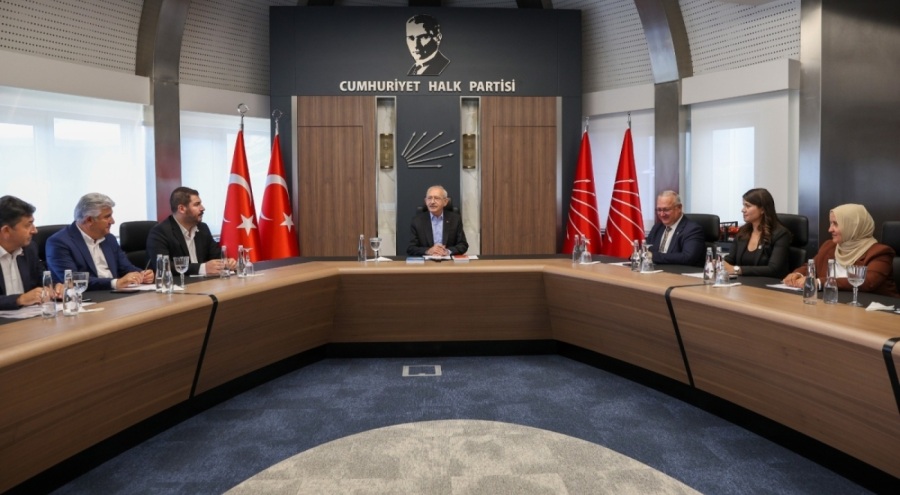 Kılıçdaroğlu, partisinin Ankara İl Başkanı Akıllı ile ilçe başkanlarını kabul etti