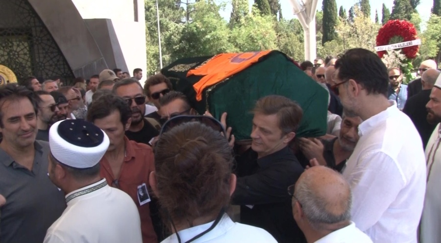 Oyuncu Ünal Silver son yolculuğuna uğurlandı