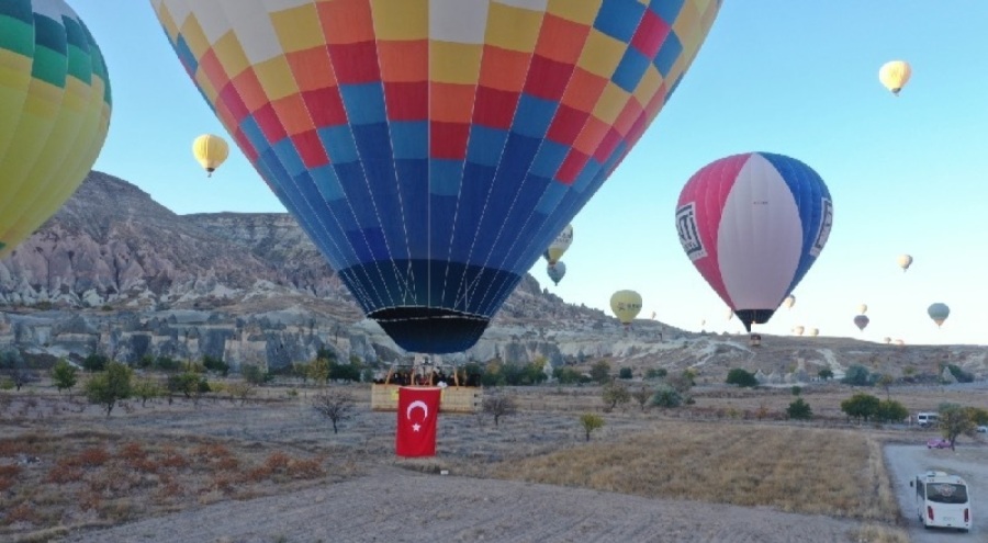 Kapadokya'da sıcak hava balon turlarına rüzgar engeli
