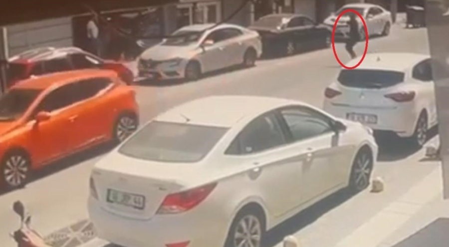Bursa'daki cinayet anı kameraya yansıdı!