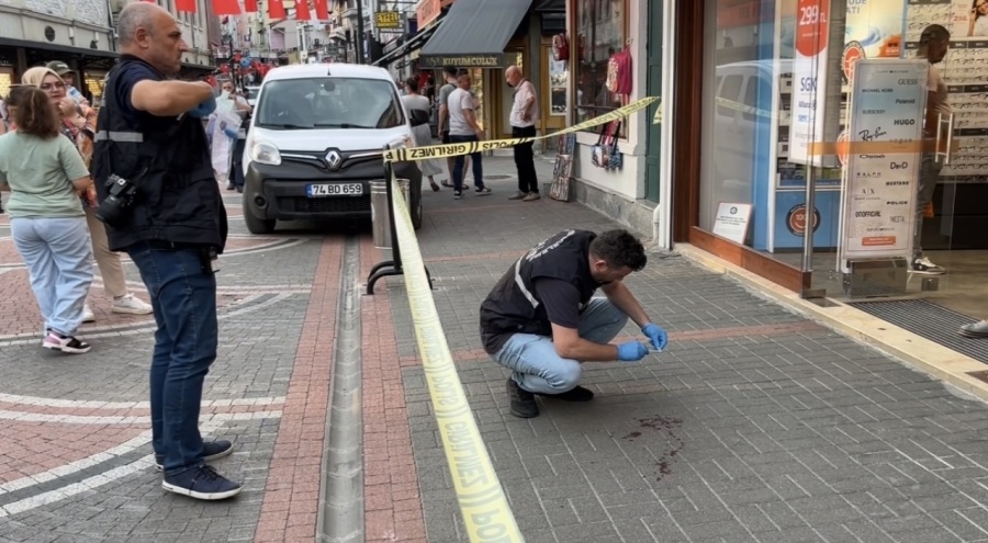 Yolda yürürken yorgun merminin hedefi oldu