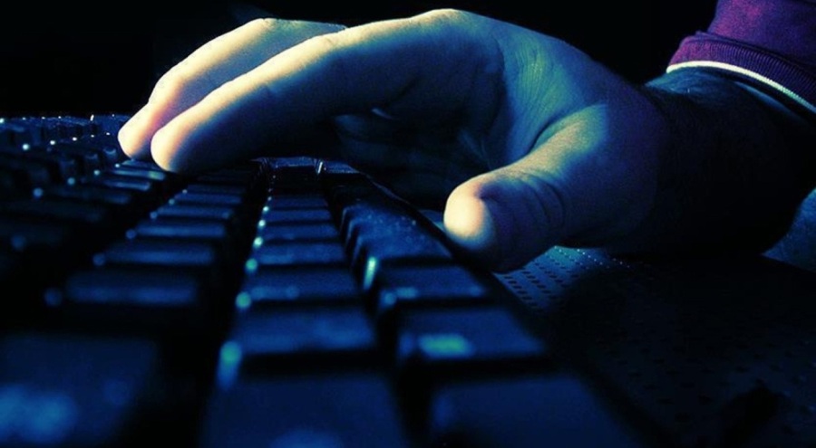 İnternette açtıkları sahte ilanlarla dolandırdılar!