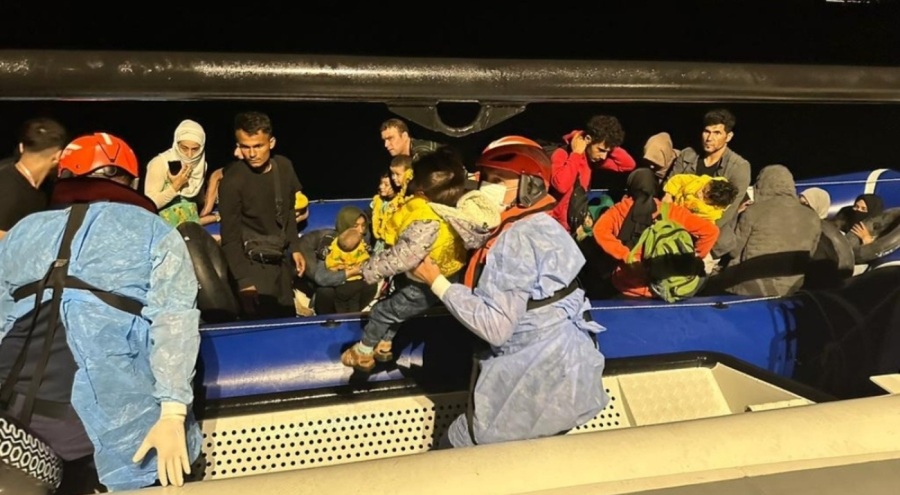 İzmir'de düzensiz göçmen operasyonunda 37 kişi yakalandı!