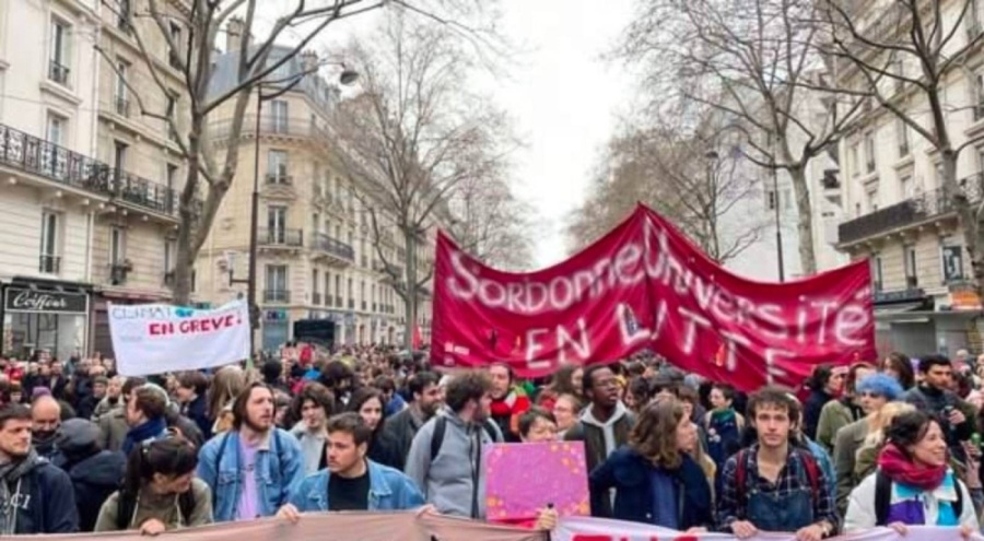 Fransa'da vatandaşları sokağa döken emeklilik reformu yürürlüğe girdi