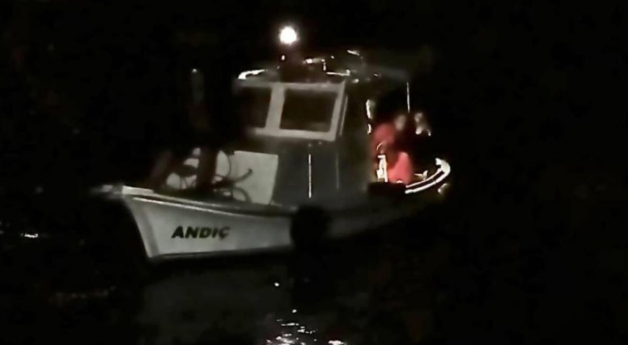 Çanakkale Boğazı'nda arızalanan tekne kurtarıldı