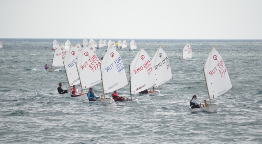Marmara Denizi'nde 5 ülkenin katılımıyla yelken yarışları başladı