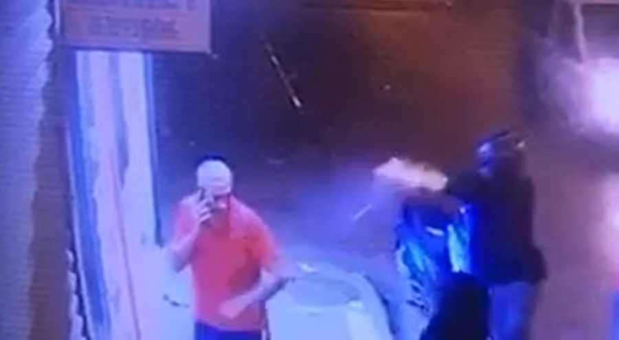 Kaldırımda telefonla konuşan kişiye çifte tabancalı infaz!