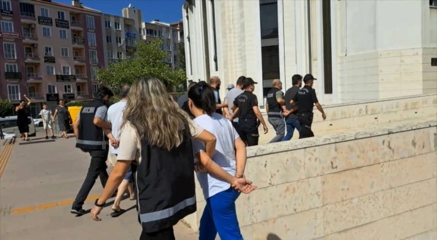 Göçmen kaçakçılığı operasyonu! 5 zanlıya tutuklama