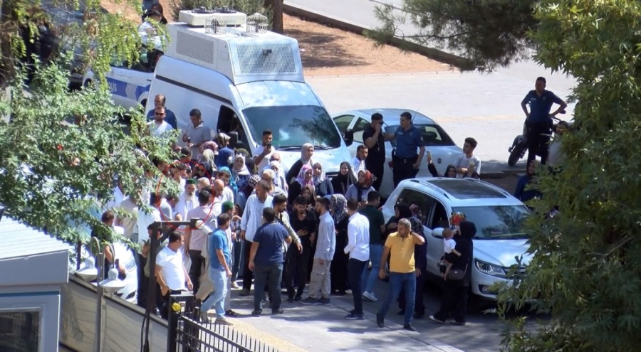 Diyarbakır'da 'randevulu muska' yapan şeyh serbest!