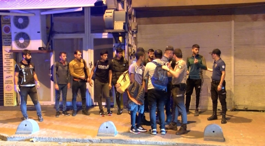 Asayiş denetimde 8 kaçak göçmen yakalandı