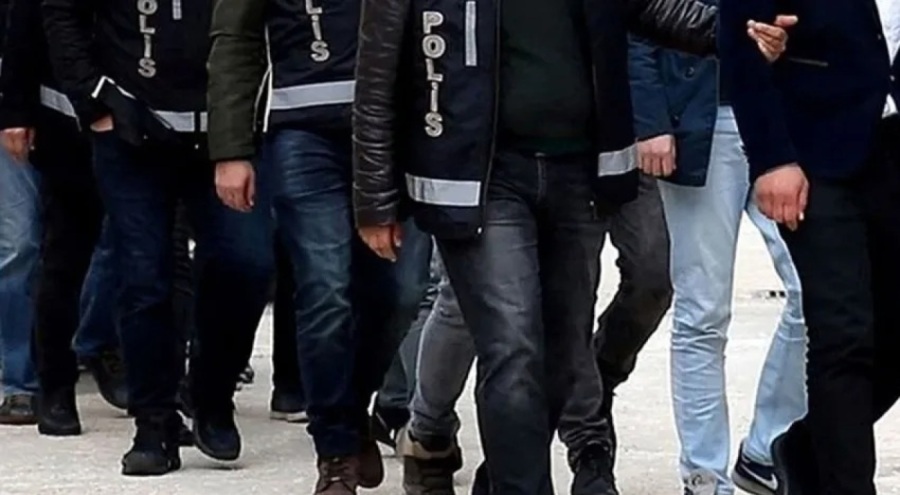 FETÖ terör örgütüne operasyon!  Gaybubet evinde yakalandılar